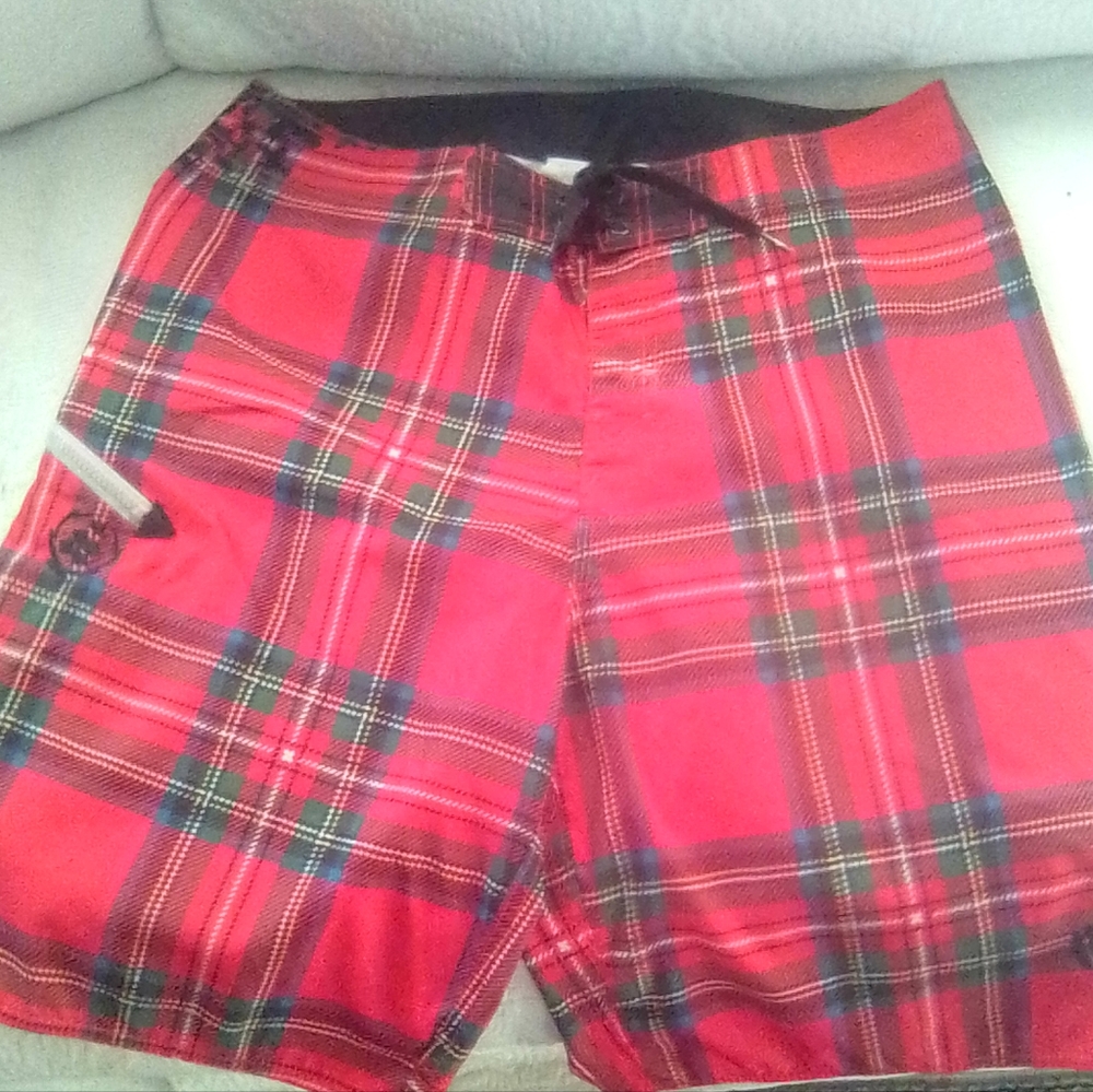 Quicksilver Board shorts Holiday Red/Green SZ 33
